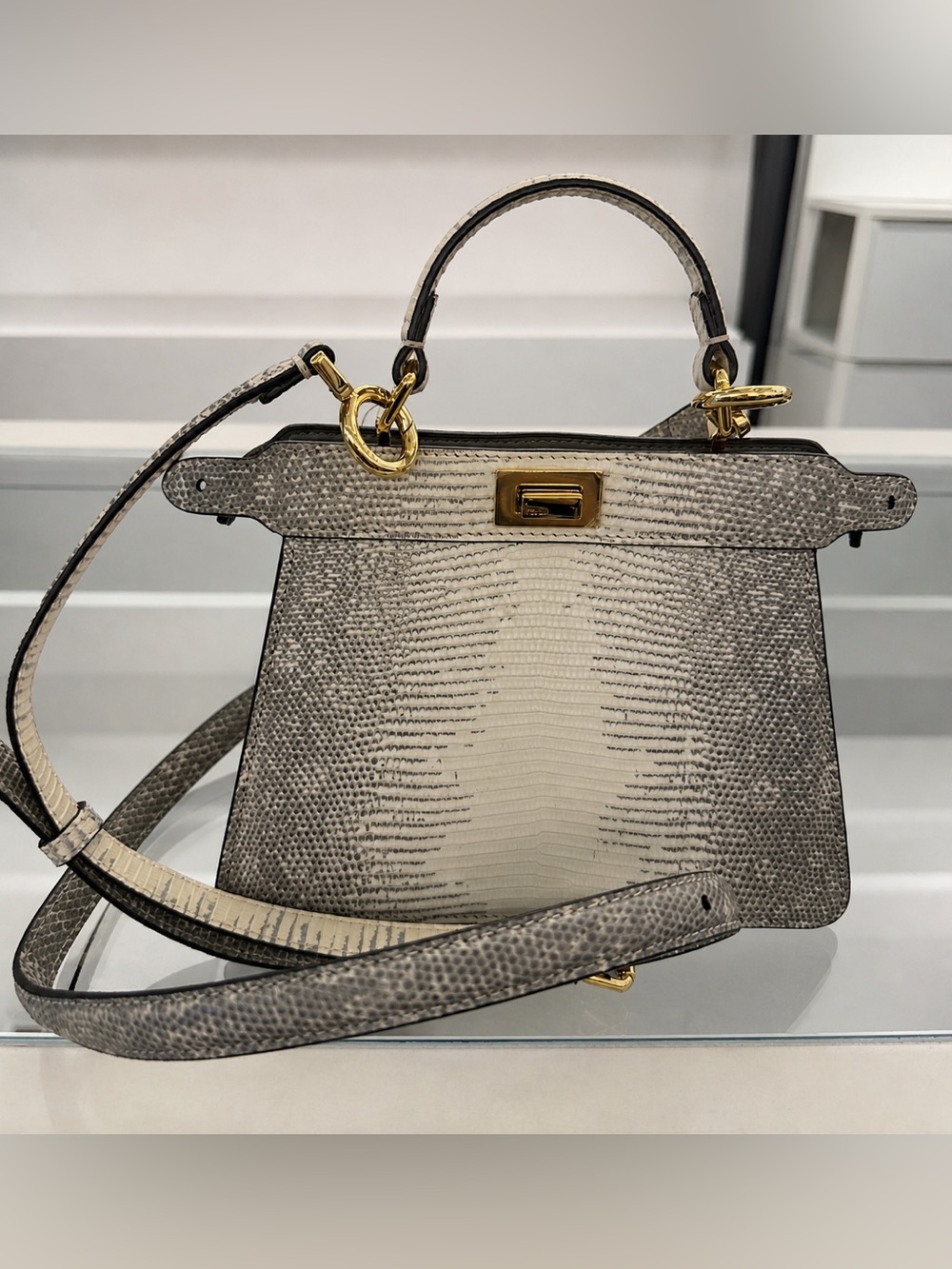 Fendi Peekaboo ISeeU Petite
White lizard leather bag